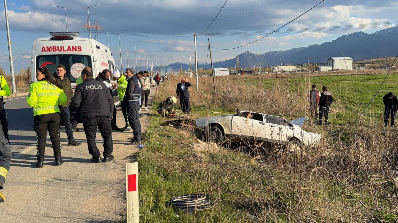 Konya’da otomobil bu hale geldi! 1 ölü, 1 yaralı var 4